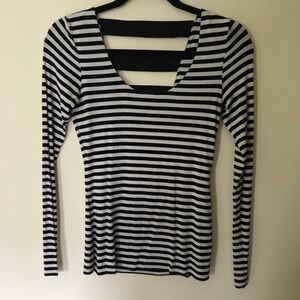 Vince Camuto long sleeve open back shirt